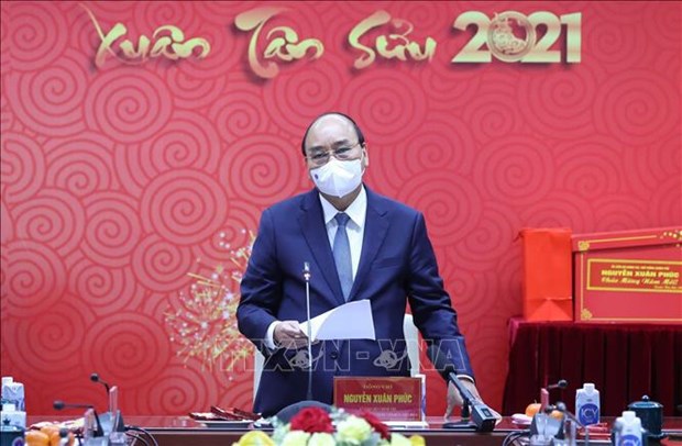 阮春福总理通过视频连线远程慰问出现新冠肺炎疫情的各地方医务人员